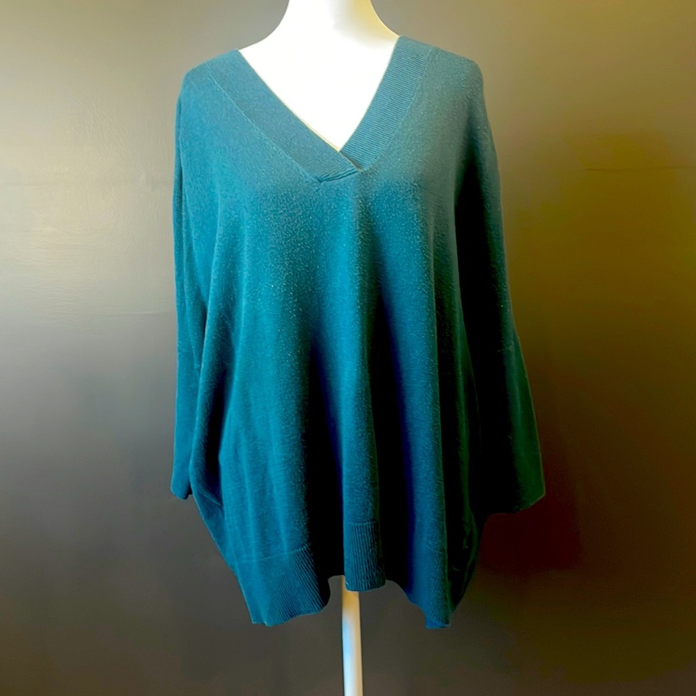 ✨Loft Size Medium Green V- Neck Tunic Sweater Size Medium ✨